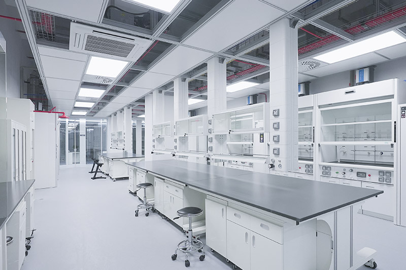 平定实验室革新：安全与科技的现代融合
